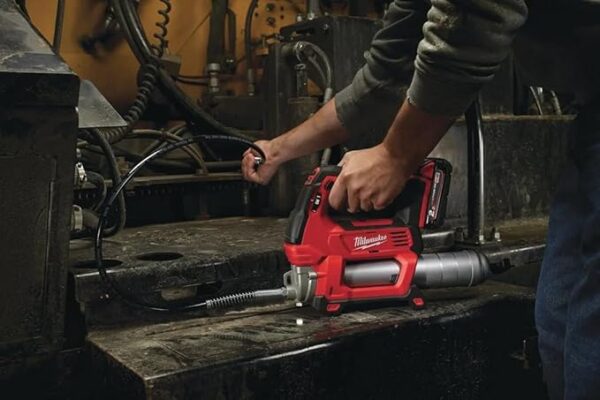 Milwaukee M18GG-0 M18 Cordless Grease Gun