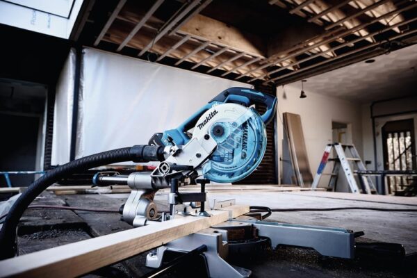 Makita DLS714NZ Twin 18V (36V) Li-ion LXT Brushless 190mm Slide Compound Mitre Saw – Batteries and Charger Not Included