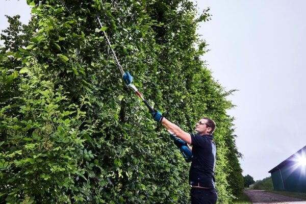 Makita DUN500WZ 18V Li-ion LXT Brushless Pole Hedge Trimmer – Batteries and Charger Not Included