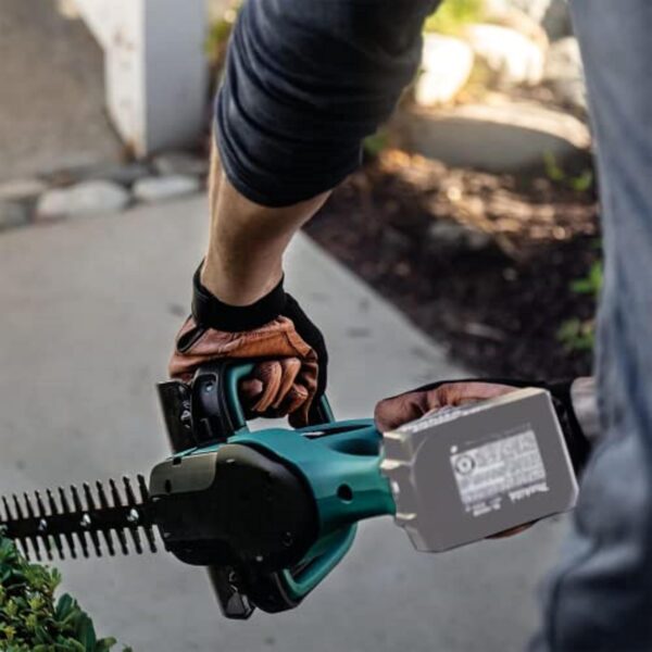 Makita DUH523Z 18V Li-Ion LXT 52cm Hedge Trimmer – Batteries and Charger Not Included
