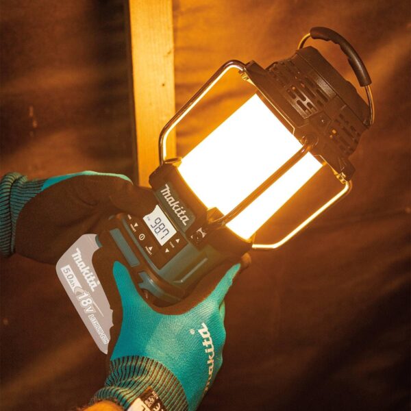 Makita DMR055 14.4V/18V Li-ion LXT Radio with Lantern – Batteries and Charger Not Included [Energy Class A+]