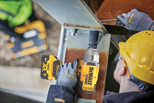 DEWALT DCF900P2T-GB 18V XR Brushless 1/2″ High Torque Impact Wrench Hog Ring 1396Nm with 2 x 5Ah Batteries in TSTAK