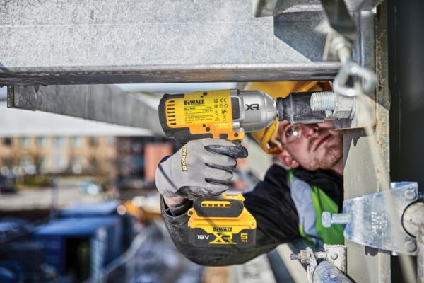 DEWALT DCF900P2T-GB 18V XR Brushless 1/2″ High Torque Impact Wrench Hog Ring 1396Nm with 2 x 5Ah Batteries in TSTAK
